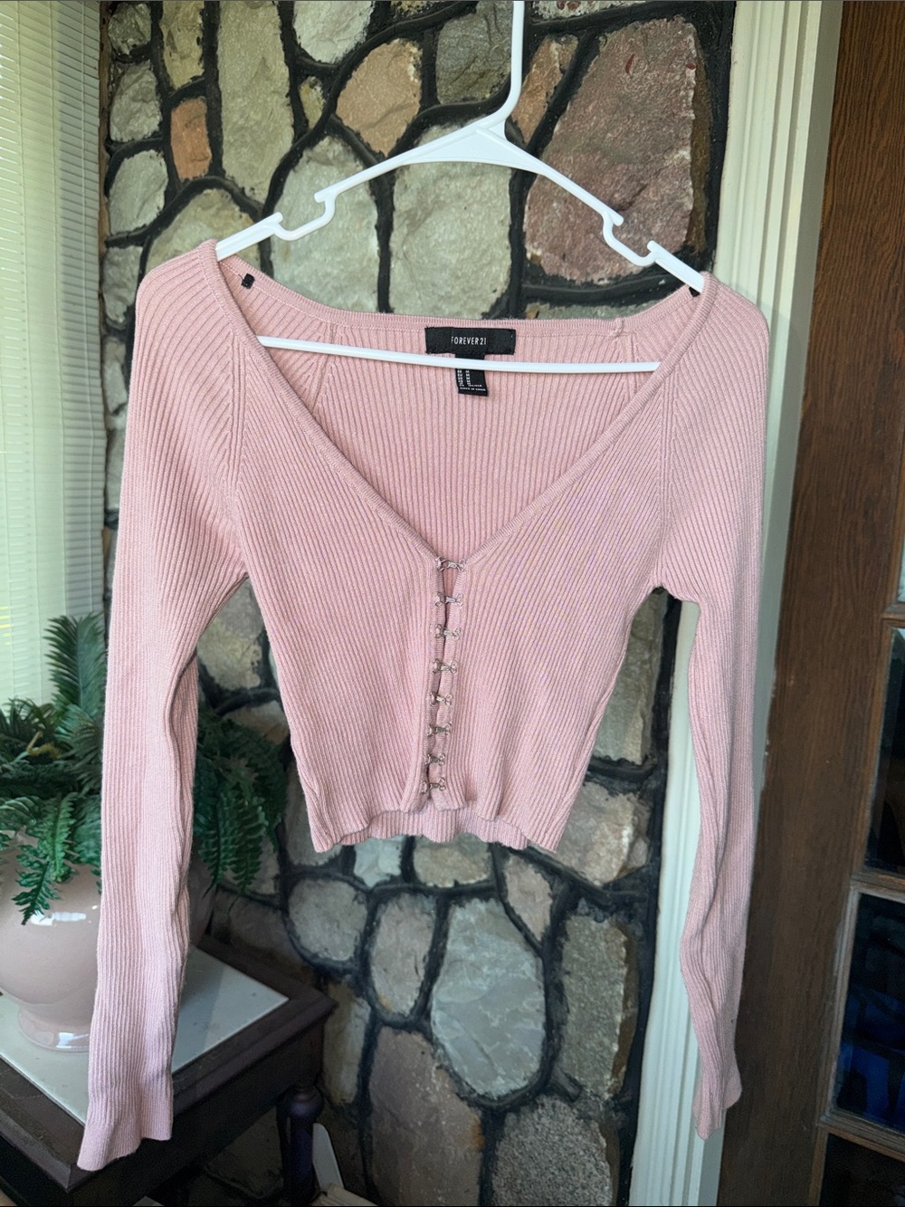 Forever 21 Dusty Pink Ribbed Hook-Front Long Sleeve Crop Top